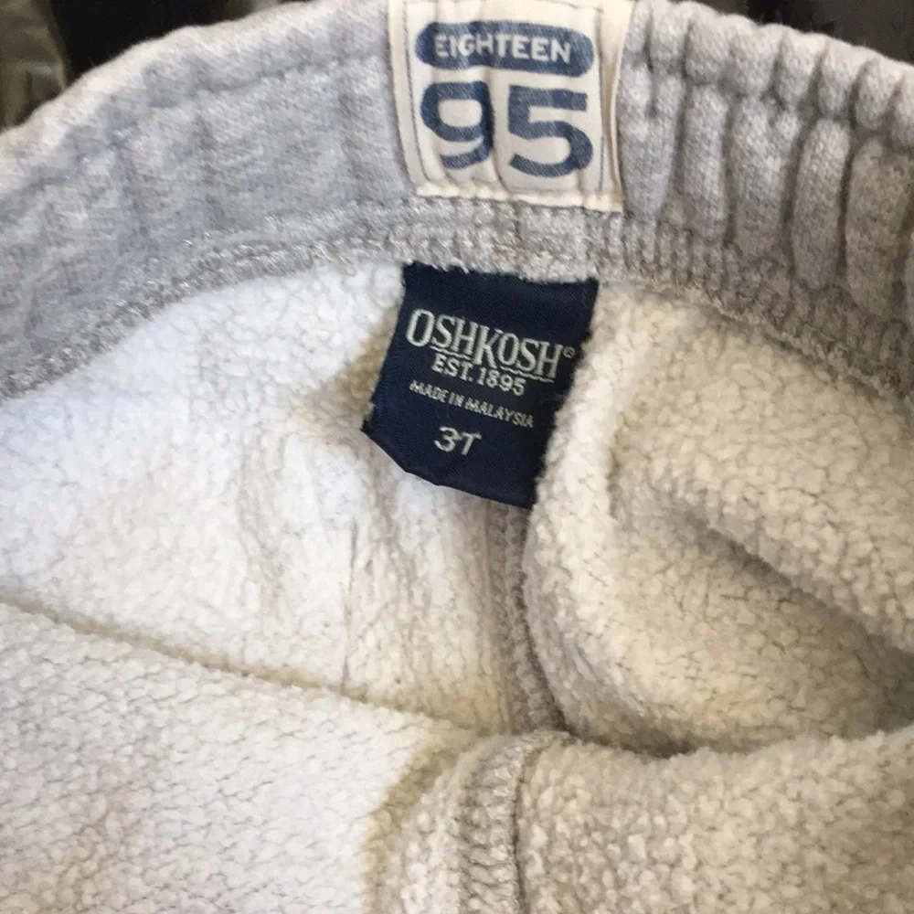 FINAL MARKDOWN OSHKOSH Sweat Pants (3T)